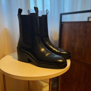 H&m black chelsea boots